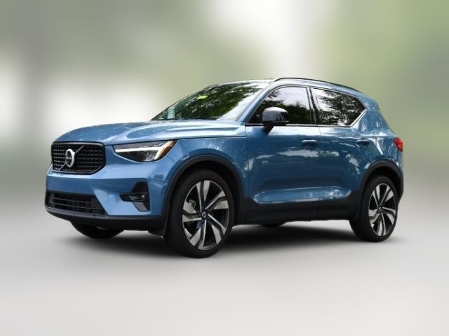 2023 Volvo XC40 Plus Dark Theme