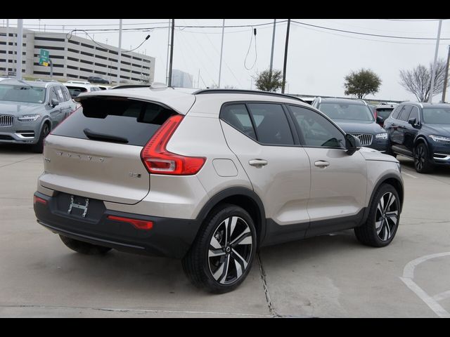 2023 Volvo XC40 Plus Dark Theme