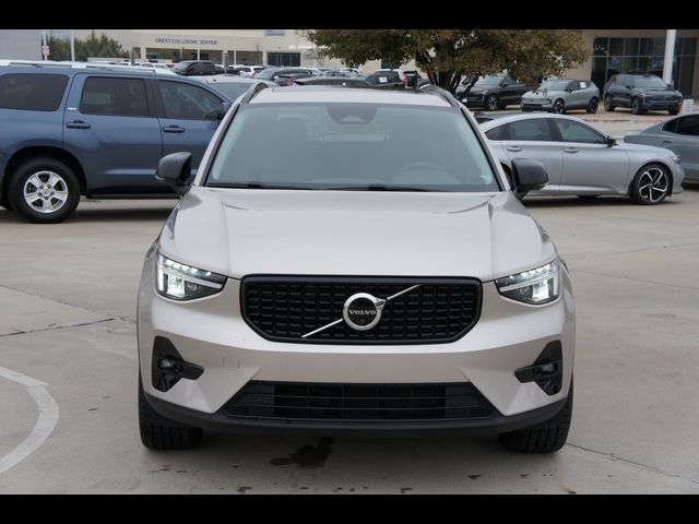 2023 Volvo XC40 Plus Dark Theme