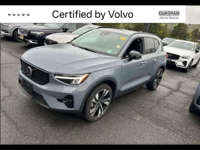 2023 Volvo XC40 Plus Dark Theme