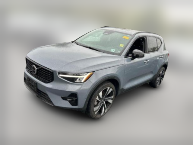 2023 Volvo XC40 Plus Dark Theme