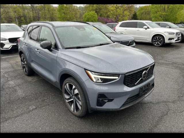 2023 Volvo XC40 Plus Dark Theme