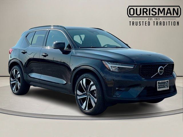 2023 Volvo XC40 Plus Dark Theme