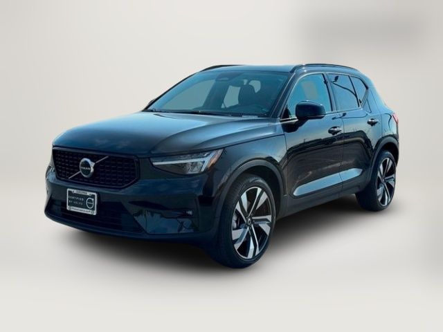 2023 Volvo XC40 Plus Dark Theme