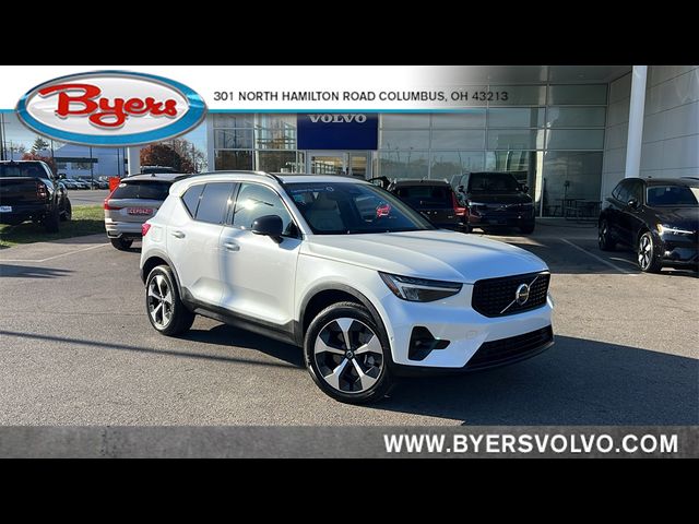 2023 Volvo XC40 Plus Dark Theme