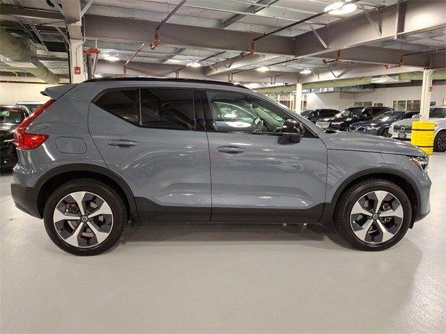 2023 Volvo XC40 Plus Dark Theme