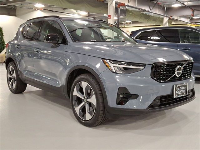 2023 Volvo XC40 Plus Dark Theme