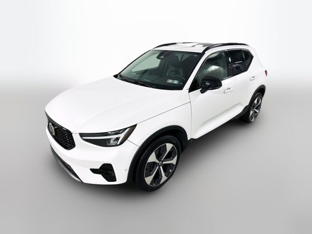 2023 Volvo XC40 Plus Dark Theme