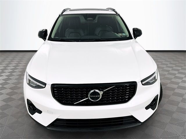 2023 Volvo XC40 Plus Dark Theme