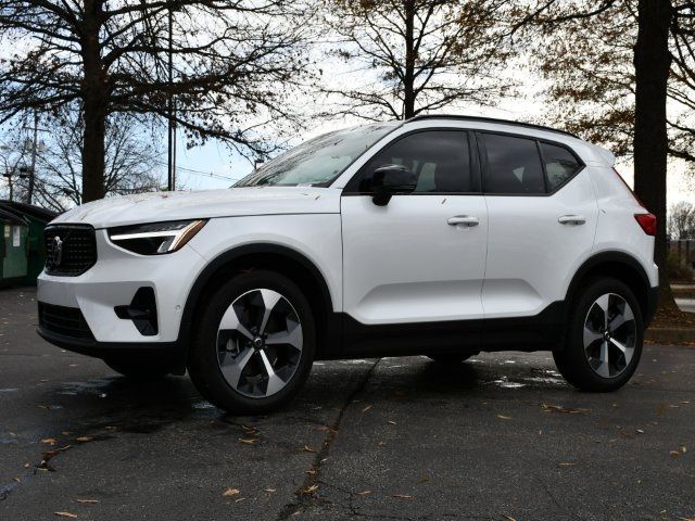 2023 Volvo XC40 Plus Dark Theme