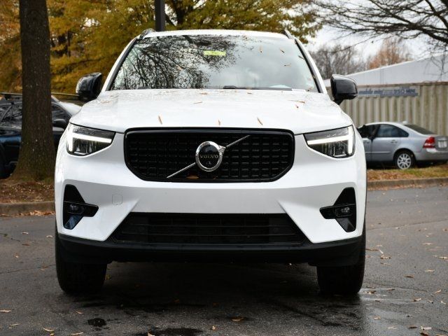 2023 Volvo XC40 Plus Dark Theme