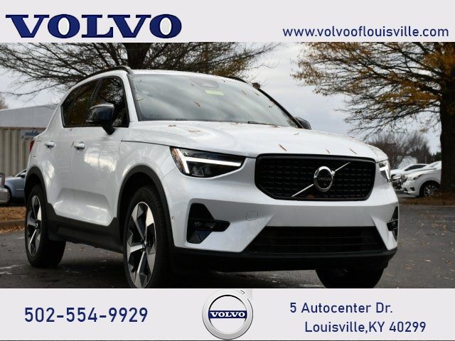 2023 Volvo XC40 Plus Dark Theme