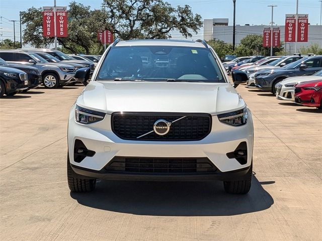 2023 Volvo XC40 Plus Dark Theme