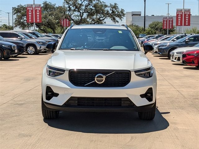 2023 Volvo XC40 Plus Dark Theme