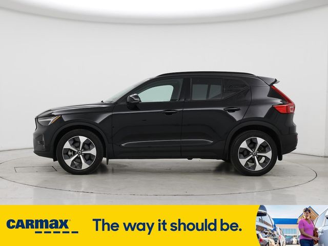 2023 Volvo XC40 Plus Dark Theme