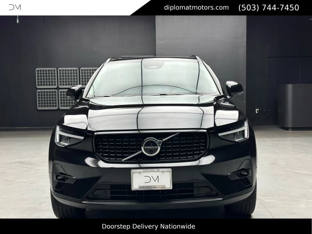 2023 Volvo XC40 Plus Dark Theme