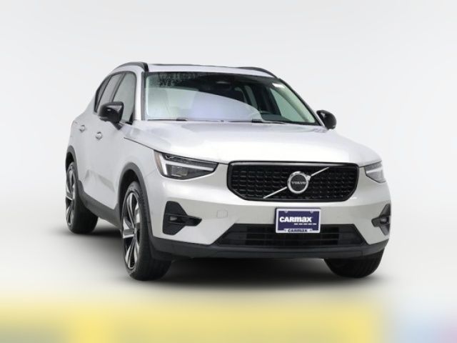 2023 Volvo XC40 Ultimate Dark Theme