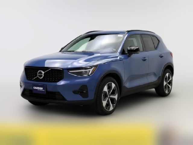 2023 Volvo XC40 Ultimate Dark Theme