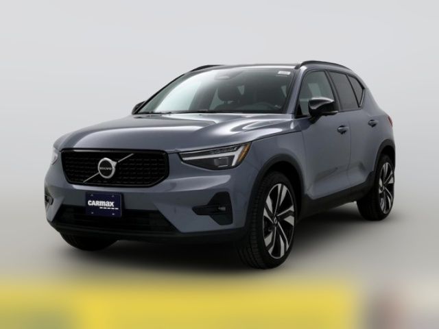 2023 Volvo XC40 Ultimate Dark Theme