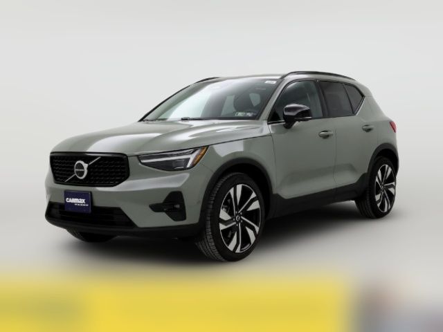 2023 Volvo XC40 Ultimate Dark Theme