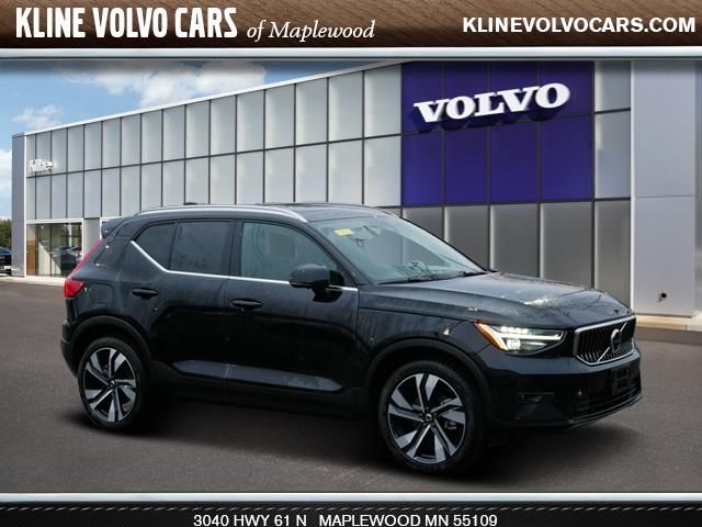 2023 Volvo XC40 Ultimate Bright Theme