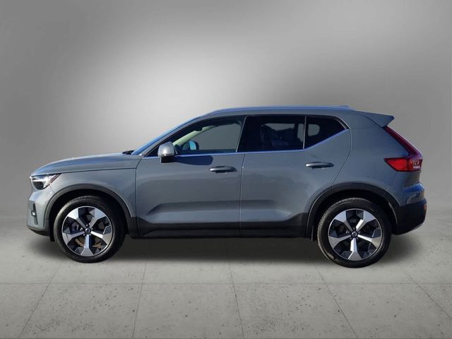 2023 Volvo XC40 Plus Bright Theme