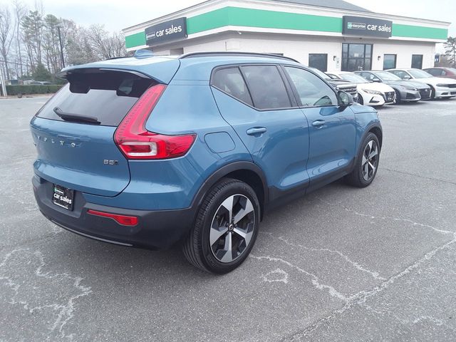 2023 Volvo XC40 Plus Dark Theme