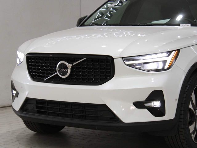 2023 Volvo XC40 Ultimate Dark Theme