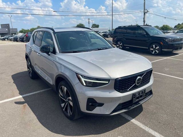 2023 Volvo XC40 Ultimate Dark Theme