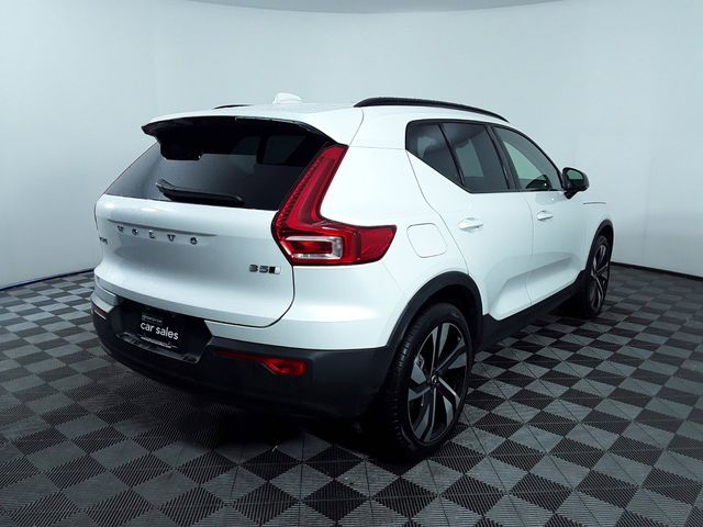 2023 Volvo XC40 Ultimate Dark Theme