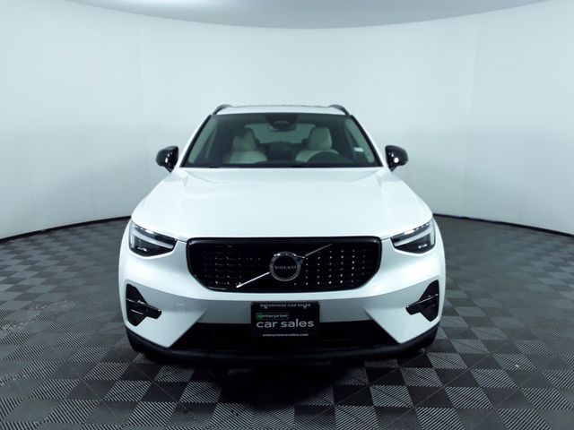 2023 Volvo XC40 Ultimate Dark Theme