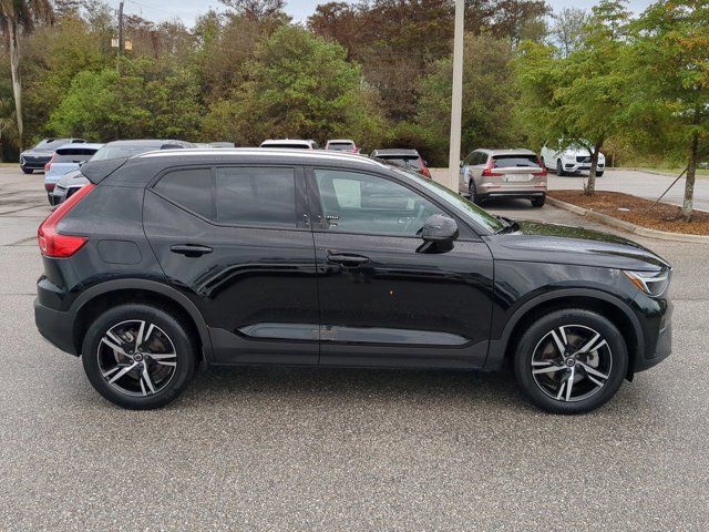 2023 Volvo XC40 Core