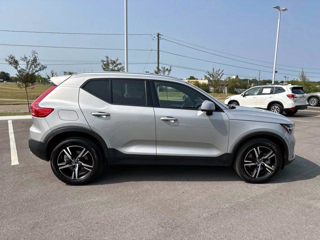 2023 Volvo XC40 Core