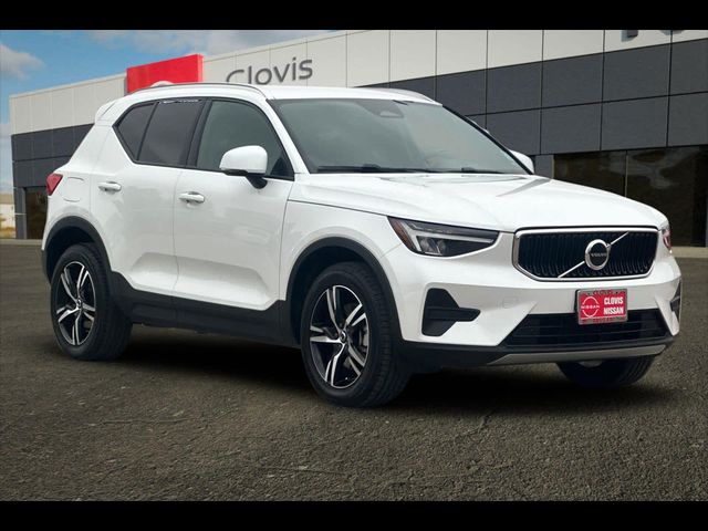 2023 Volvo XC40 Core