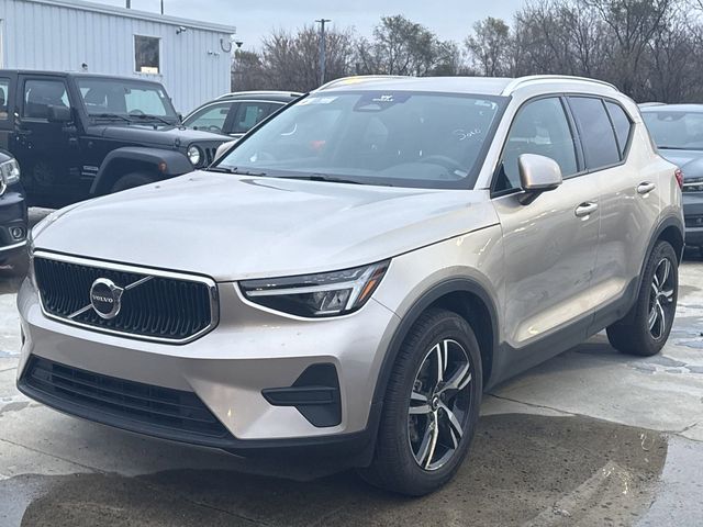 2023 Volvo XC40 Core