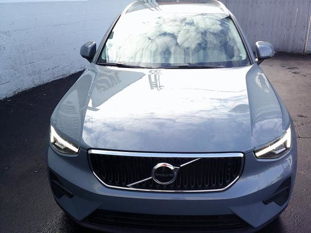 2023 Volvo XC40 Core