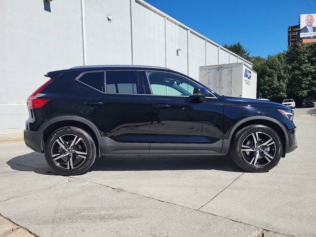 2023 Volvo XC40 Core