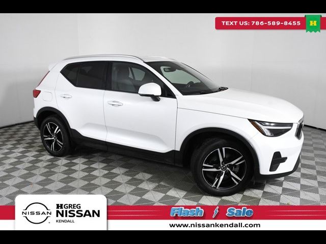 2023 Volvo XC40 Core