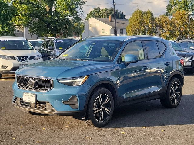 2023 Volvo XC40 Core