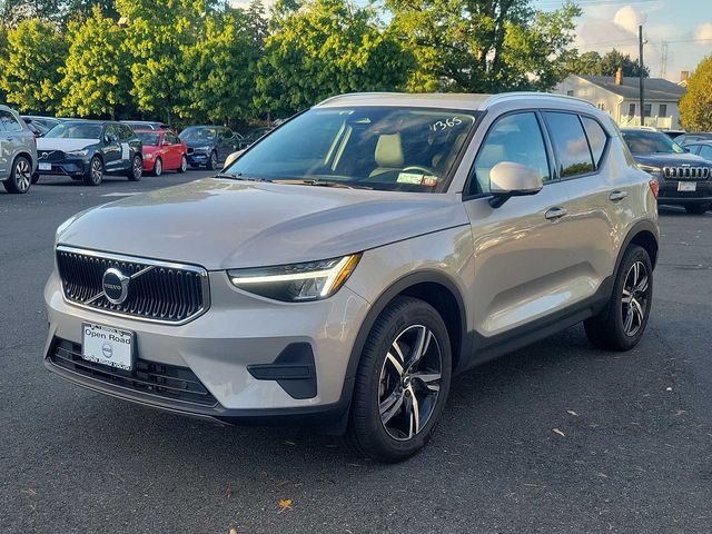 2023 Volvo XC40 Core