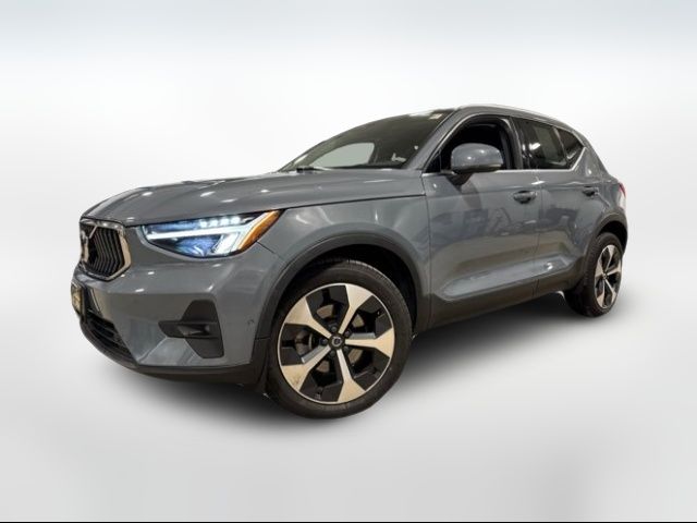 2023 Volvo XC40 Plus Bright Theme
