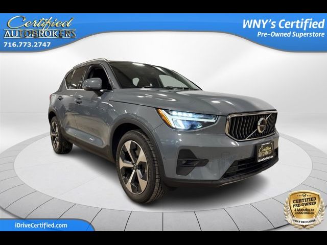 2023 Volvo XC40 Plus Bright Theme