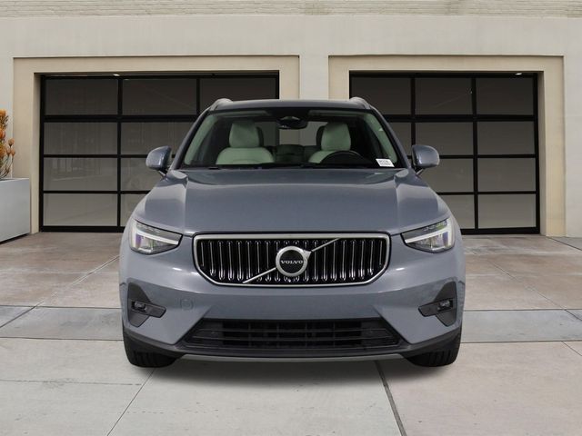 2023 Volvo XC40 Plus Bright Theme