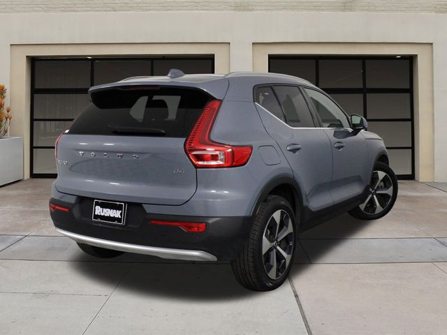 2023 Volvo XC40 Plus Bright Theme