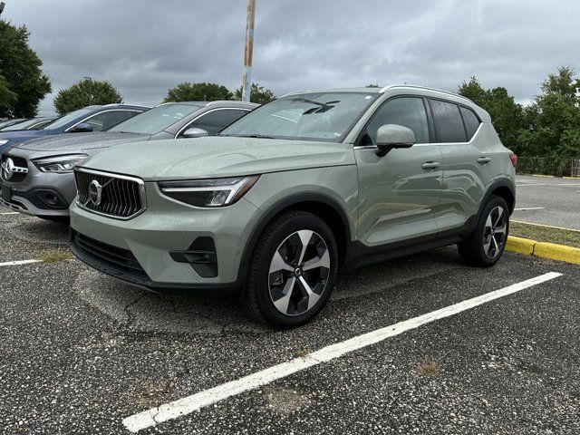 2023 Volvo XC40 Plus Bright Theme