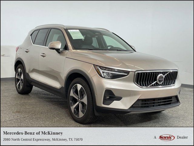 2023 Volvo XC40 Plus Bright Theme