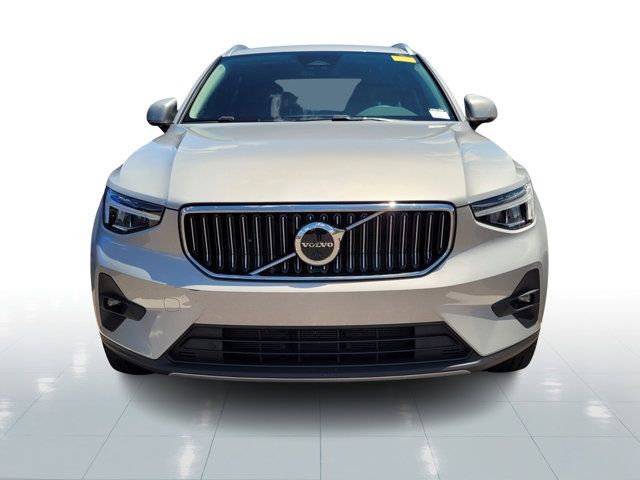 2023 Volvo XC40 Plus Bright Theme