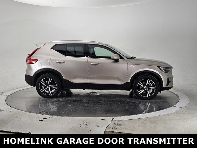 2023 Volvo XC40 Plus Bright Theme