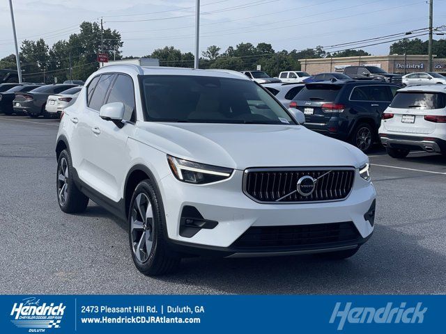 2023 Volvo XC40 Plus Bright Theme