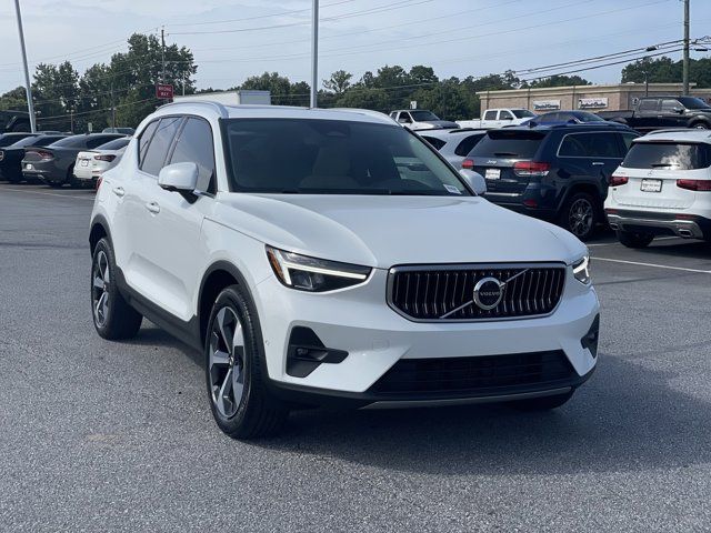 2023 Volvo XC40 Plus Bright Theme